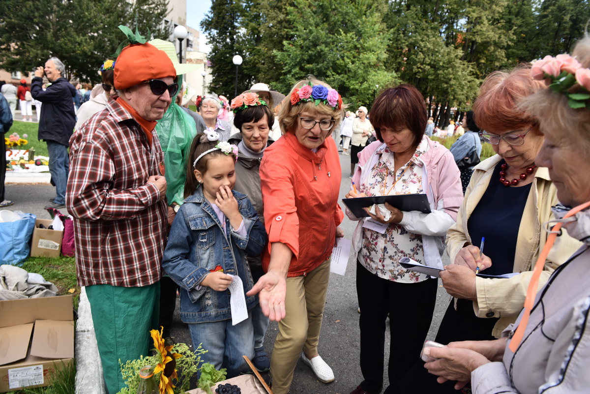 Совет ветеранов АО «Златмаш» принял участие в городской выставке «Урожай-2023». 