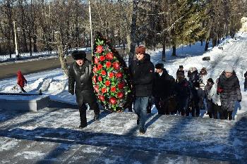 Представители АО «Златмаш» приняли участие в традиционном митинге у Обелиска Славы в районе машзавода.