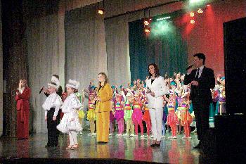 Праздничный цонцерт ко Дню матери прошел в ДК "Победа" для работников и ветеранов АО "Златмаш"