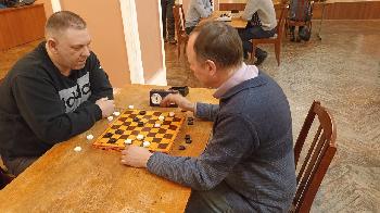Турниры по шашкам и шахматам прошли среди работников АО "Златмаш"