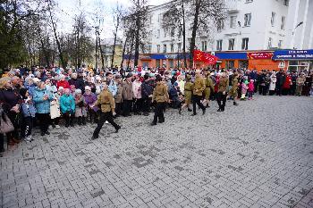 Работники и ветераны АО "Златмаш" встретили День Победы традиционным митингом у обелиска Славы